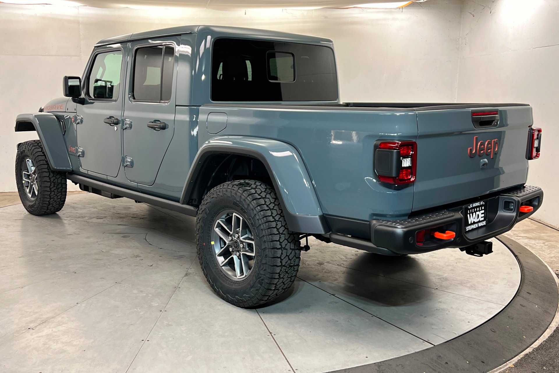 New 2026 Anvil Clear-Coat Exterior Paint Jeep Mojave X image 3