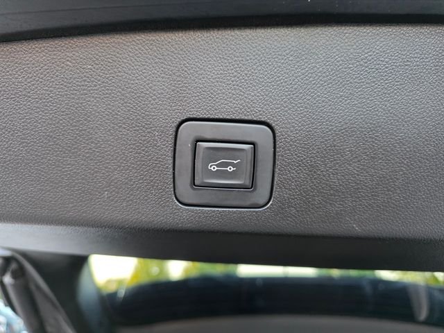 Used 2023 Black Buick Essence image 11