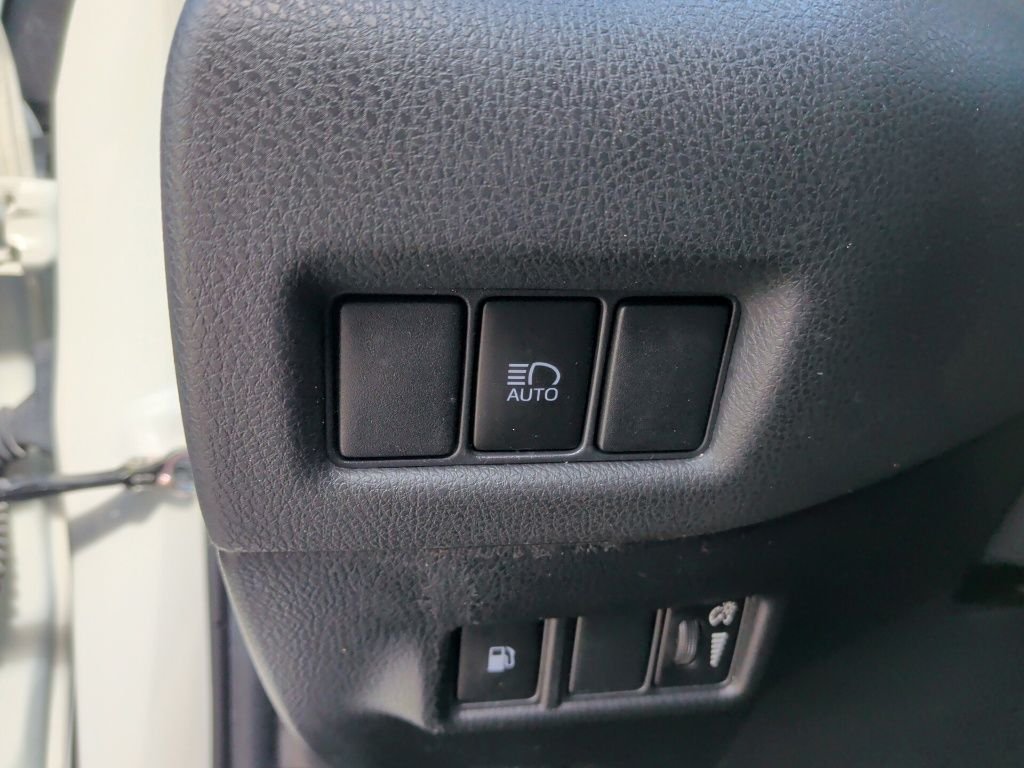 Used 2020 White Toyota LE image 15