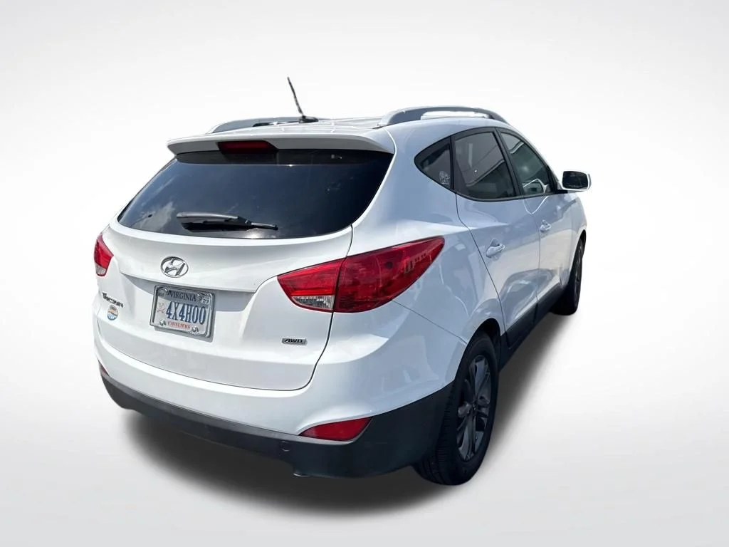 Used 2015 White Hyundai SE image 3