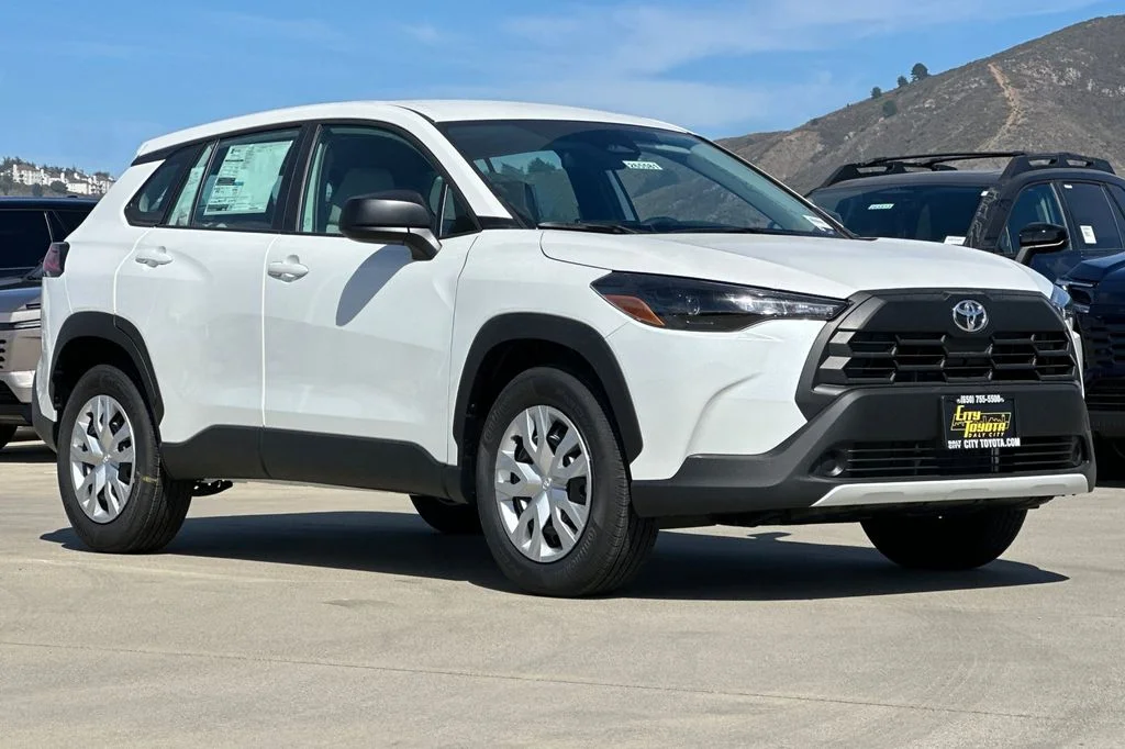 New 2026 Wind Chill Pearl <sup>1</sup> Toyota  L image 2
