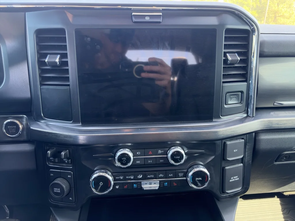 Used 2025 Oxford White Ford LARIAT image 20
