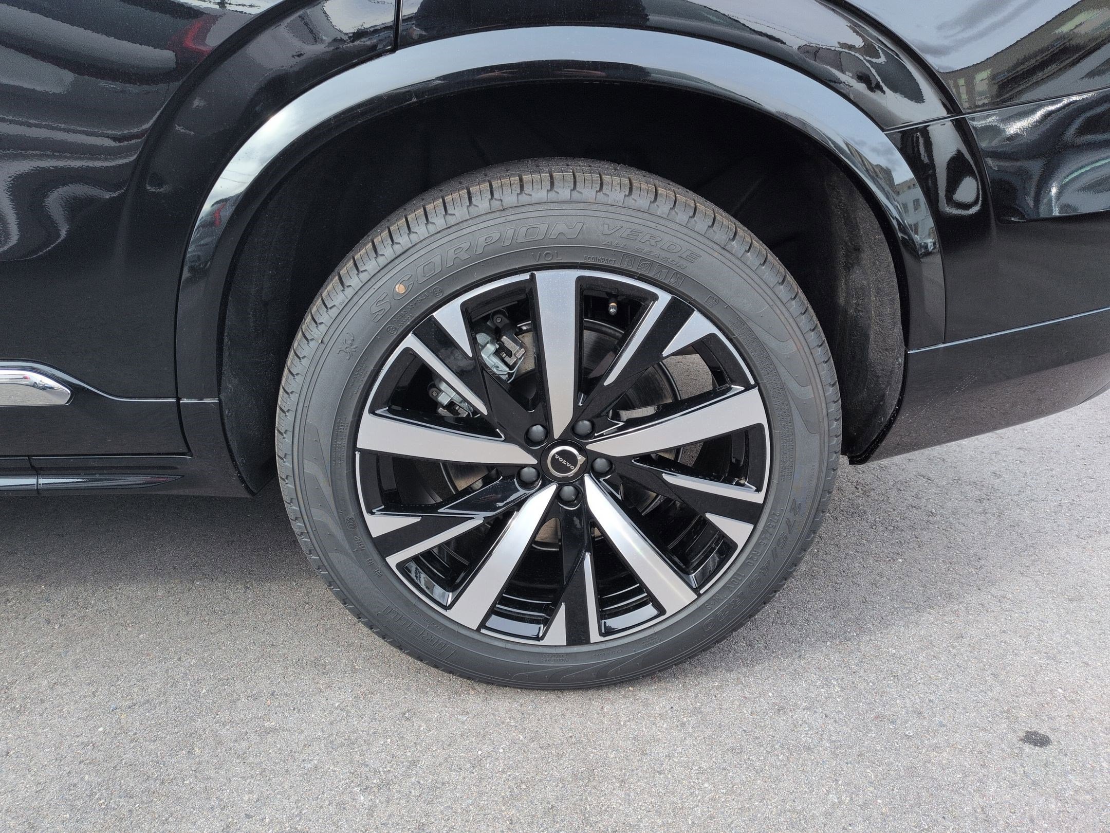 New 2026 Onyx Black Volvo Core image 16