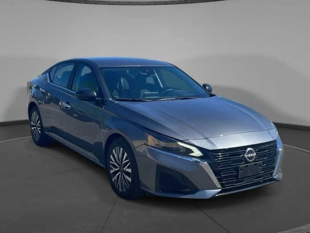 2025 Nissan Altima SV - Photo 3