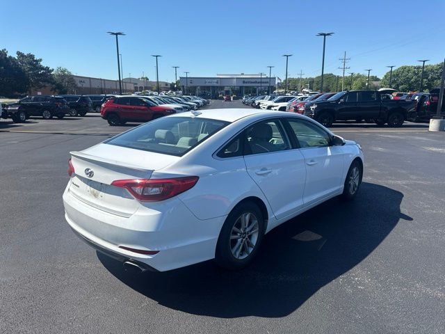 Used 2017 White Hyundai Base image 4