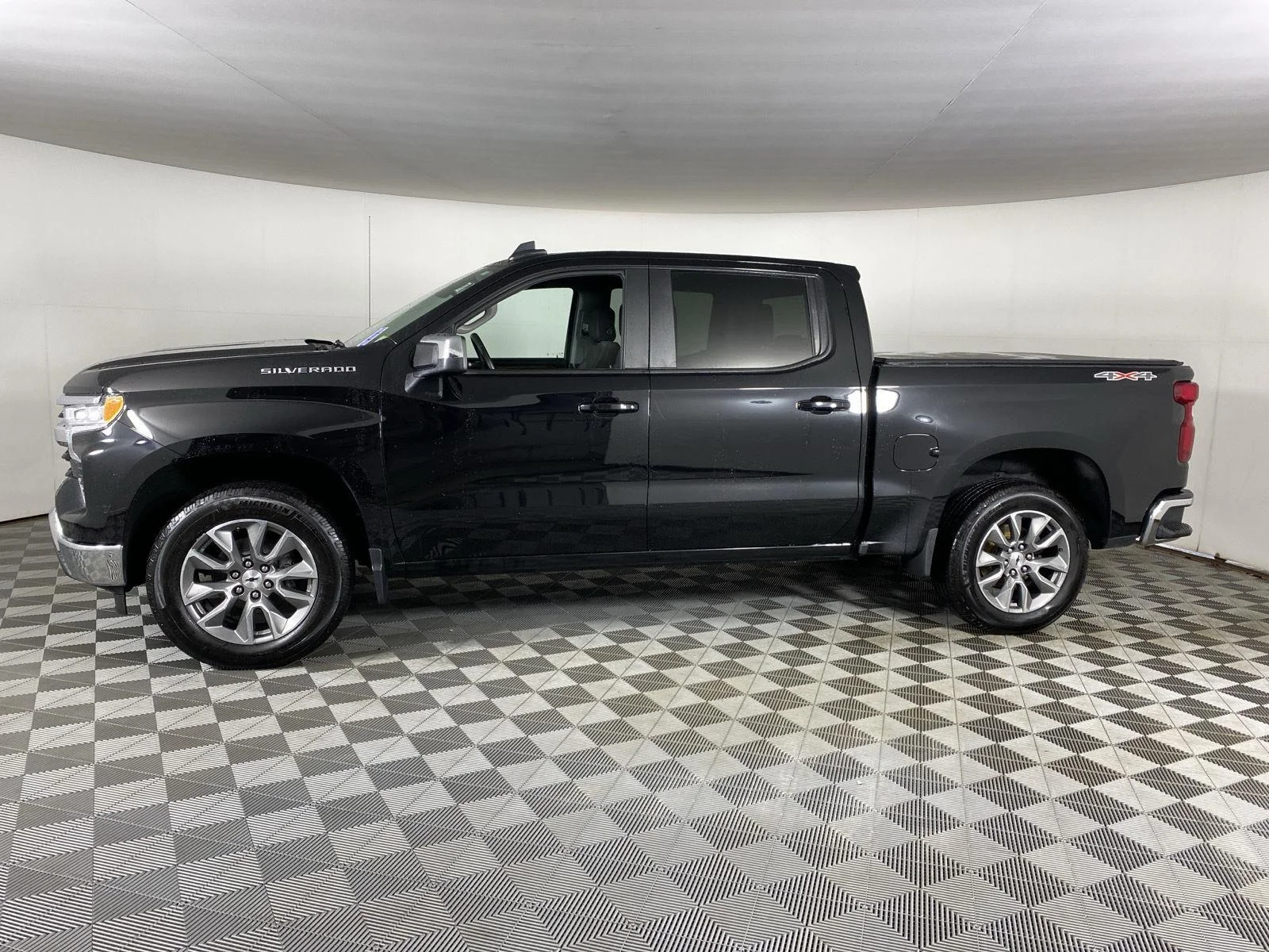Used 2023 Black Chevrolet LT image 4
