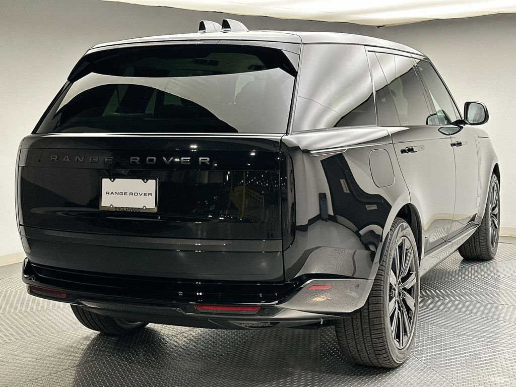 New 2027 Santorini Black Metallic Land Rover SE image 3