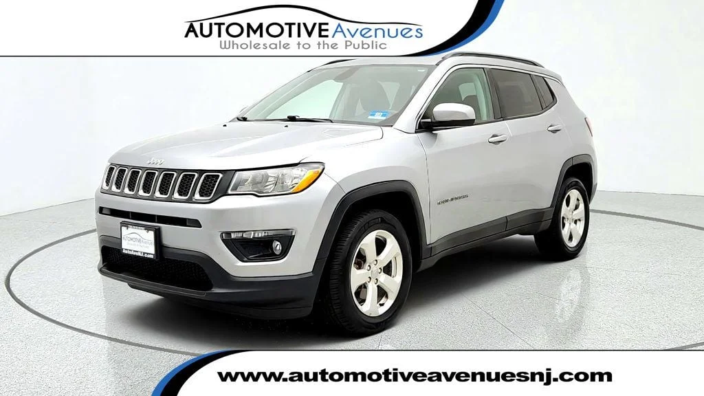 Used 2018 Billet Silver Metallic Clearcoat Jeep Latitude 4x4 image 1