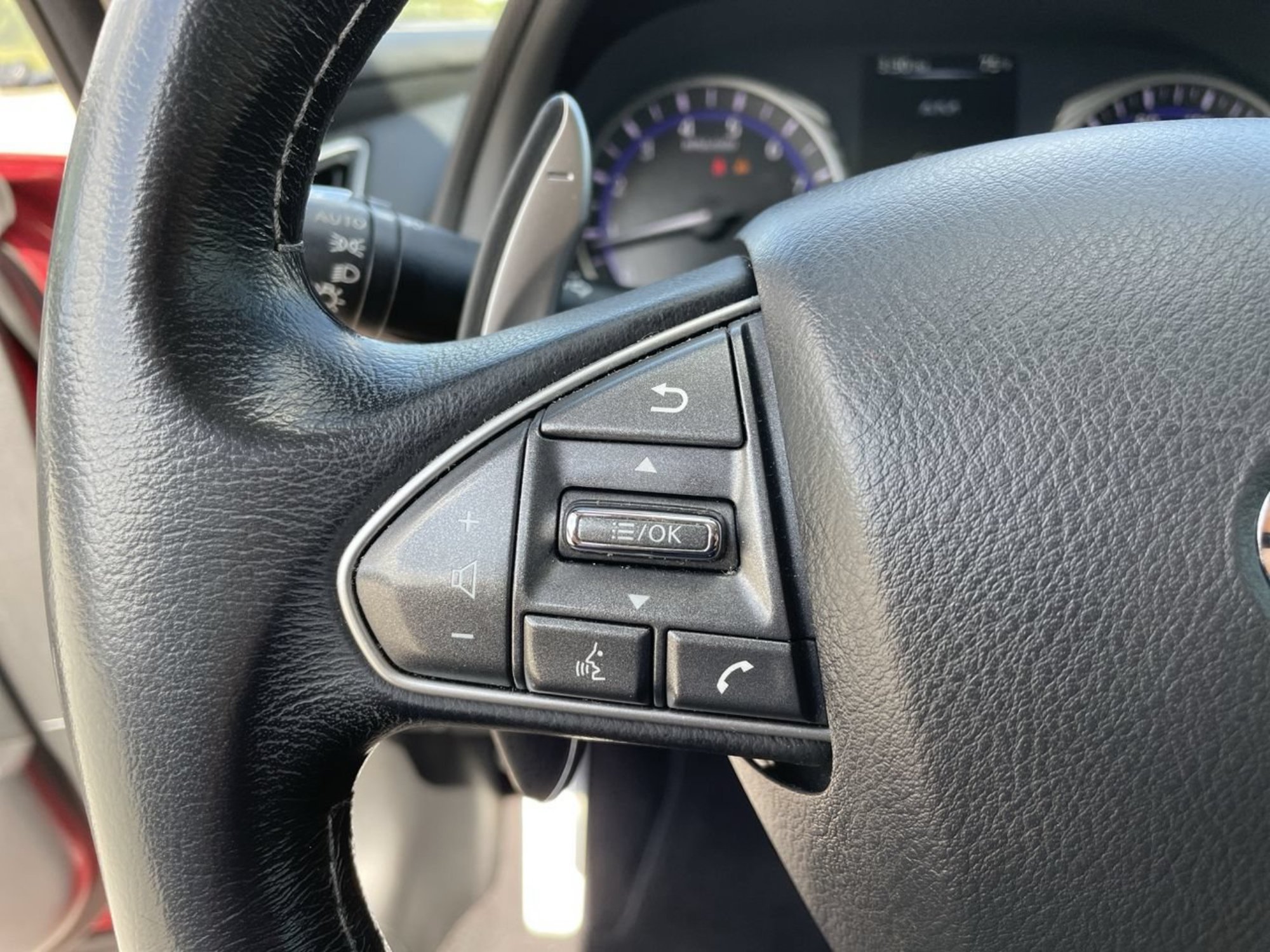 Used 2015 Venetian Ruby INFINITI Sport image 25