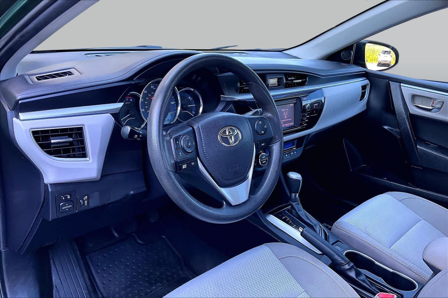 Used 2016 4Evergreen Metallic Toyota LE image 18