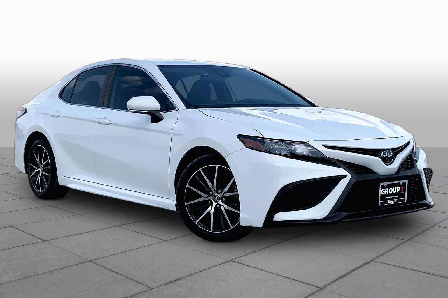 Used 2023 Ice Cap Toyota SE image 3