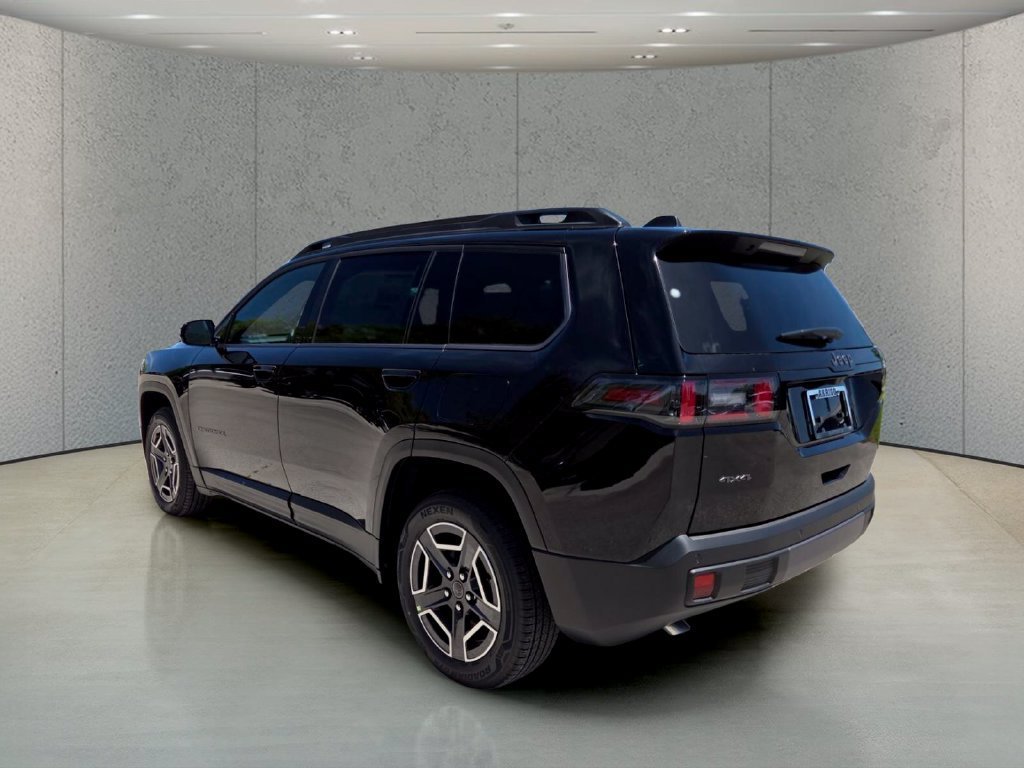 New 2026 Diamond Black Crystal Pearl-Coat Exterior Paint Jeep Laredo image 7
