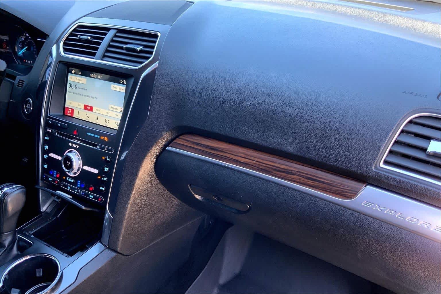 Used 2018 Magnetic Metallic Ford Limited image 17