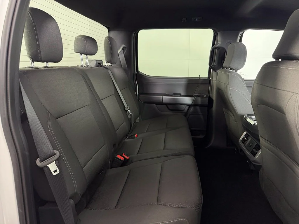 Used 2025 Oxford White Ford XLT image 15