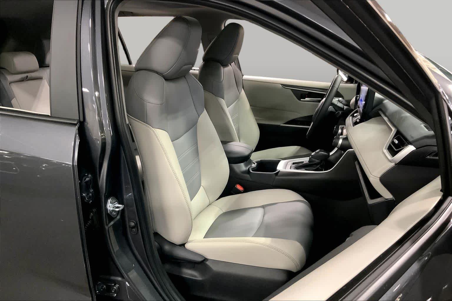 Used 2025 Magnetic Gray Metallic Toyota XLE Premium image 9