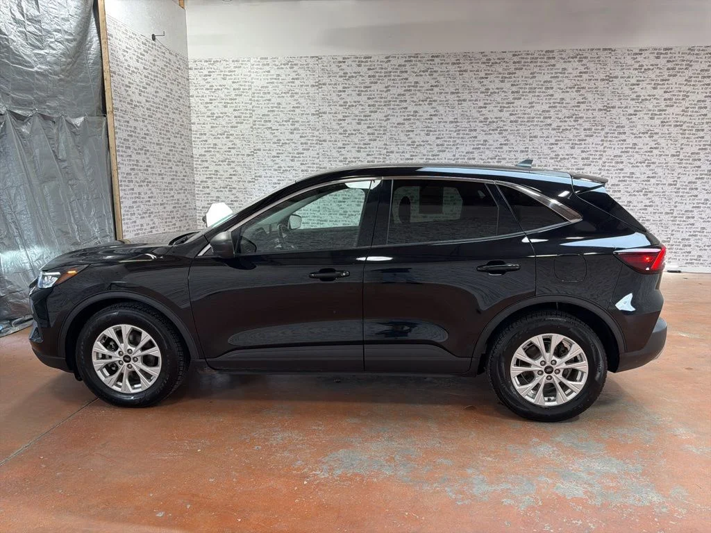 Used 2023 Black Ford Active image 4