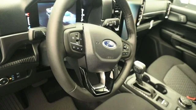 New 2026 Oxford White Ford XLT image 15