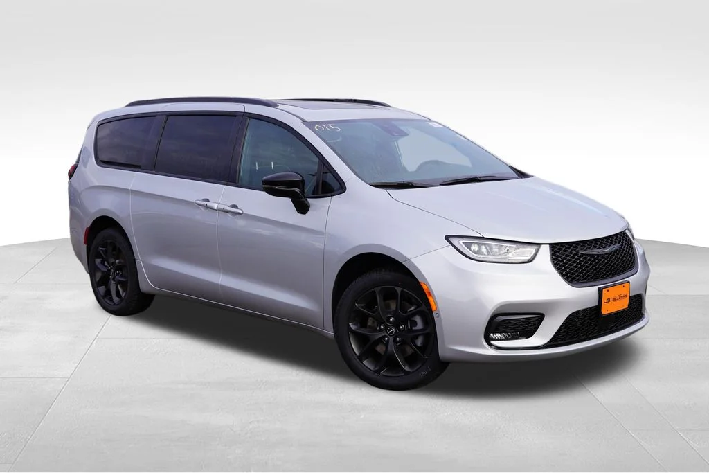 2026 Chrysler Pacifica Limited AWD's photo