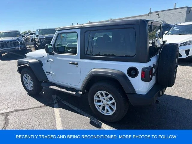 Used 2023 White/off-white Jeep Sport S image 4
