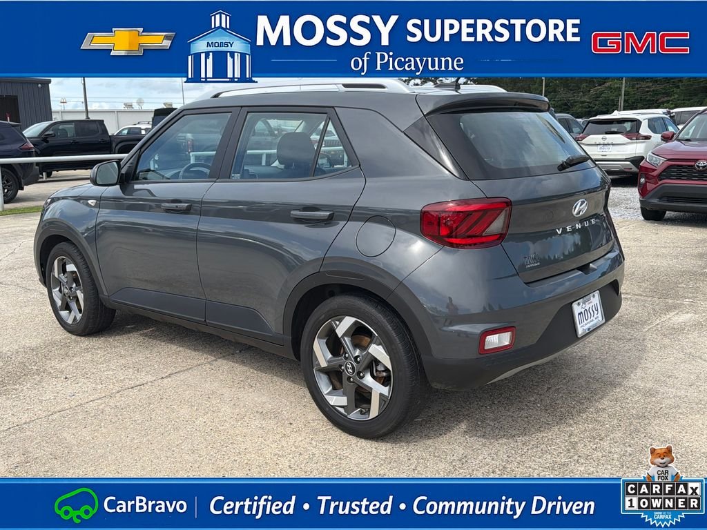 Used 2025 Gray Hyundai SEL image 4