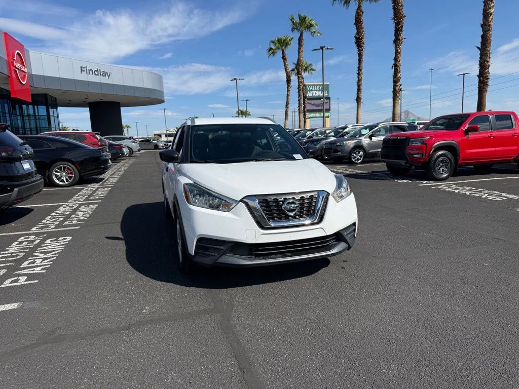 Used 2018 White Nissan S image 3