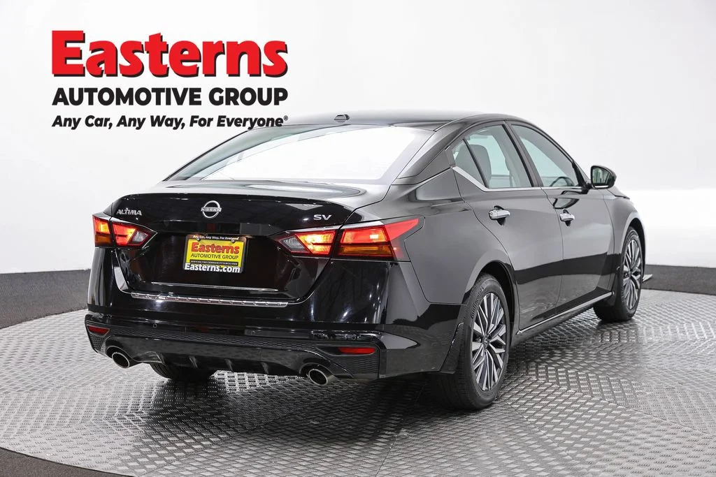 Used 2023 Black Nissan 2.5 SV image 5