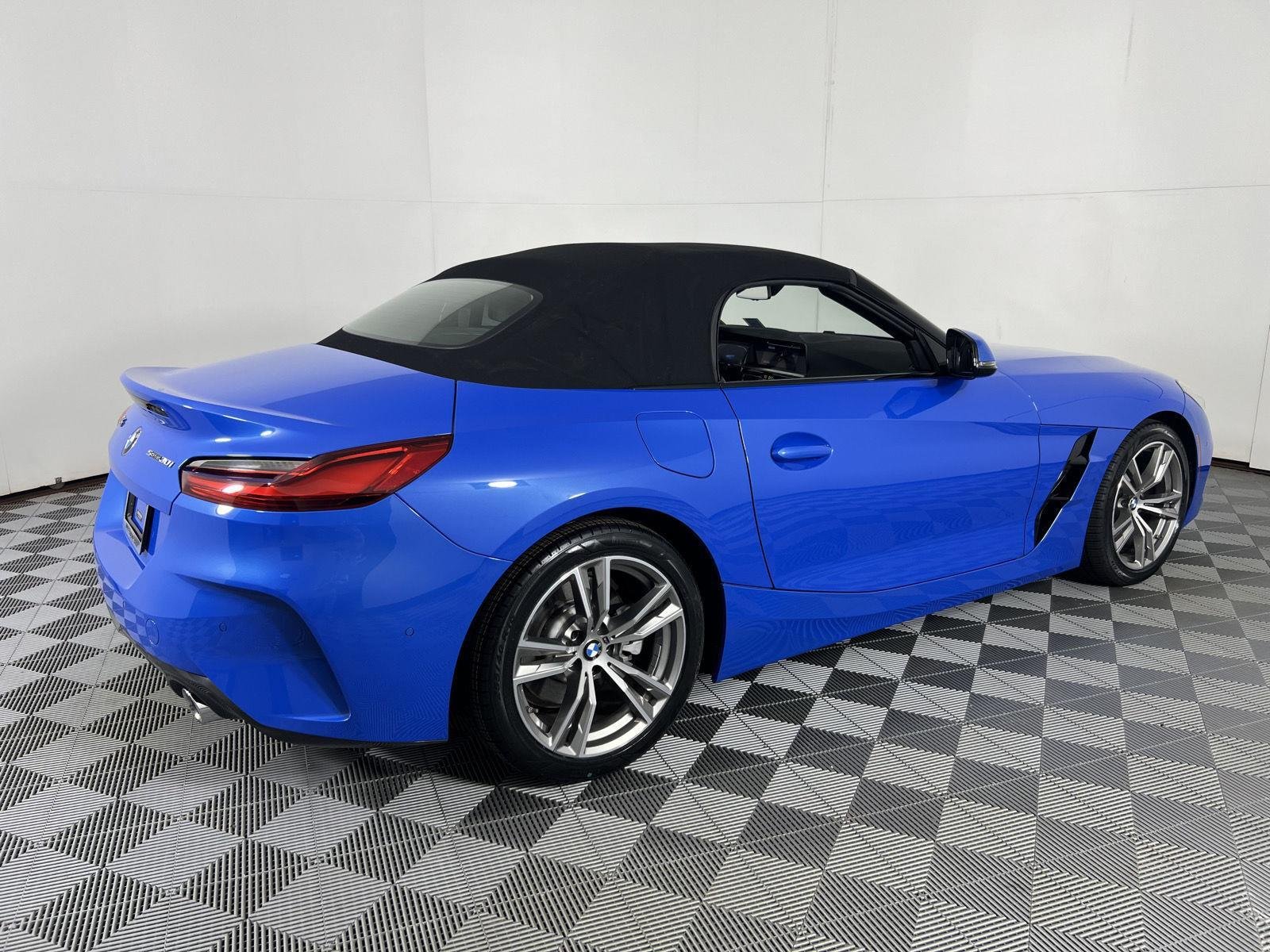 Used 2019 Misano Blue Metallic BMW sDrive30i image 10