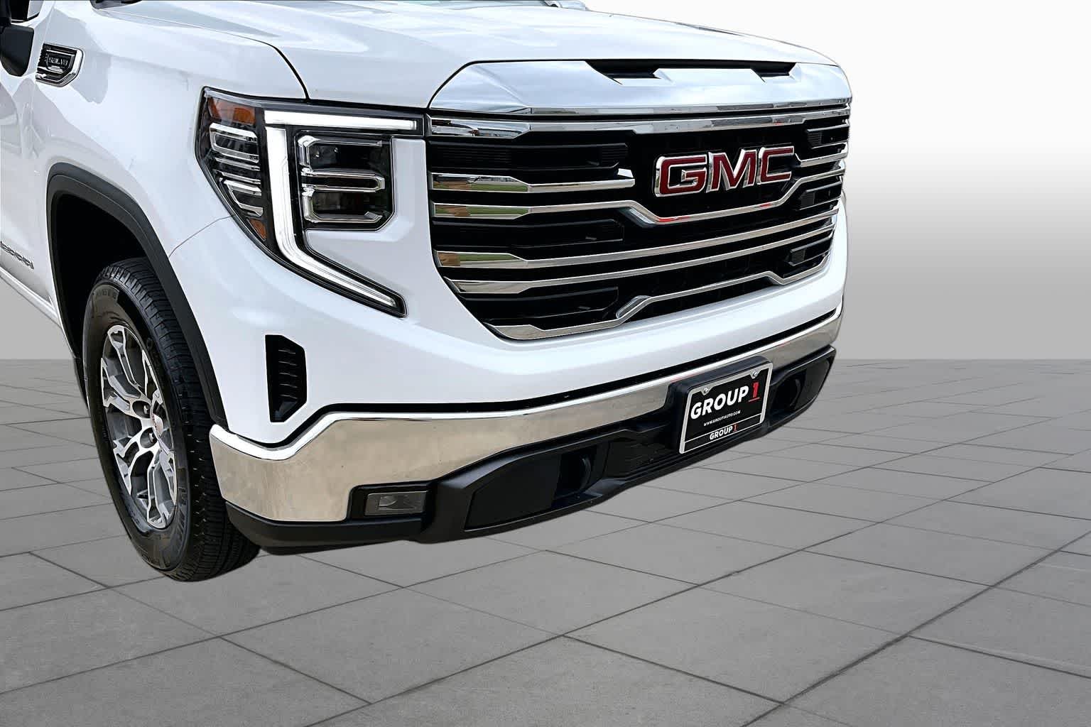 Used 2026 Summit White GMC SLT image 30