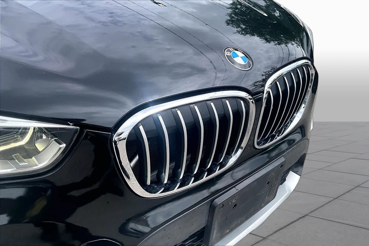 Used 2018 Black Sapphire Metallic BMW sDrive28i image 29