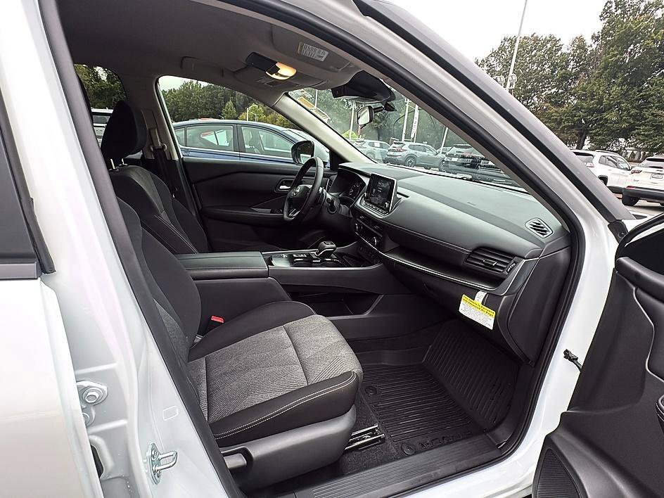 Certified Used 2026 Everest White Pearl Tricoat Nissan SV image 32