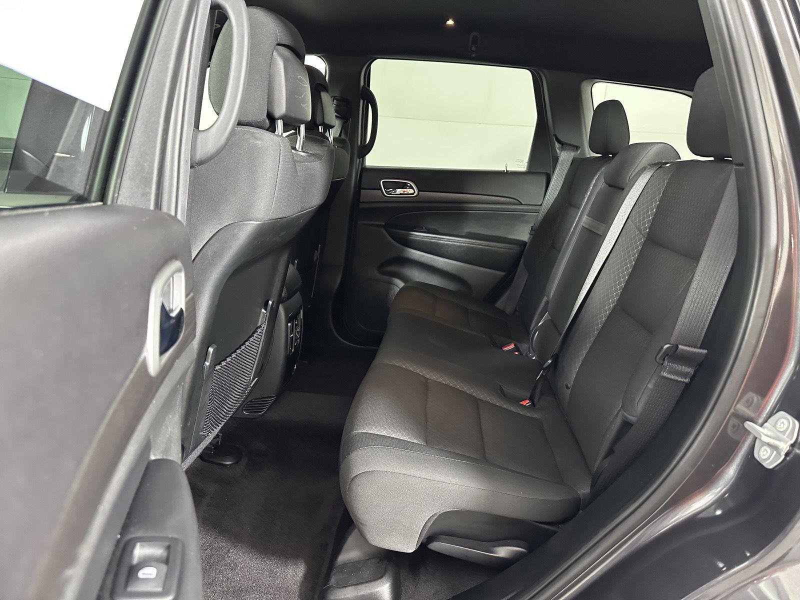 Used 2018 Granite Crystal Metallic Clearcoat Jeep Laredo E image 36
