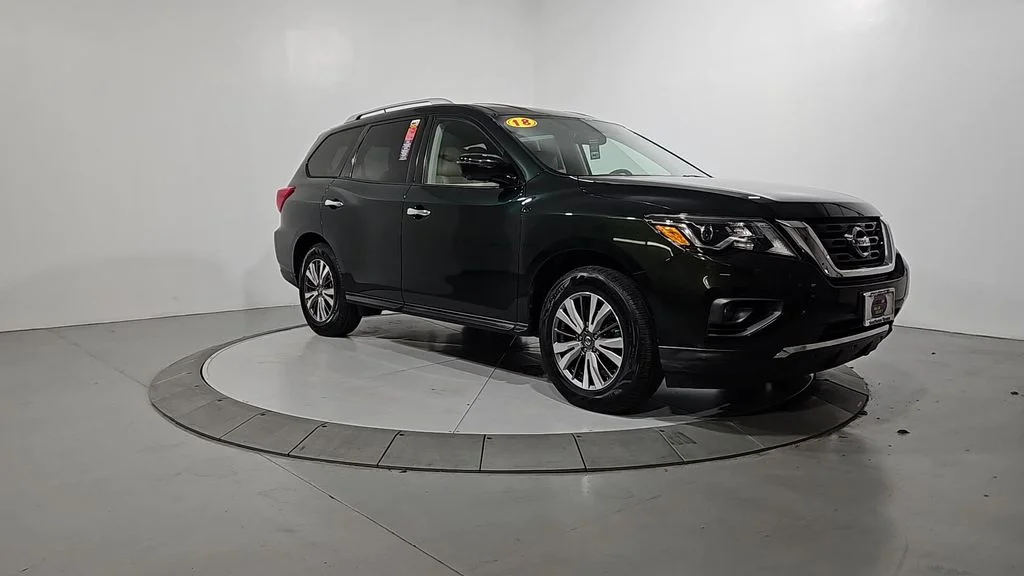 Used 2018 Green Nissan SL image 8