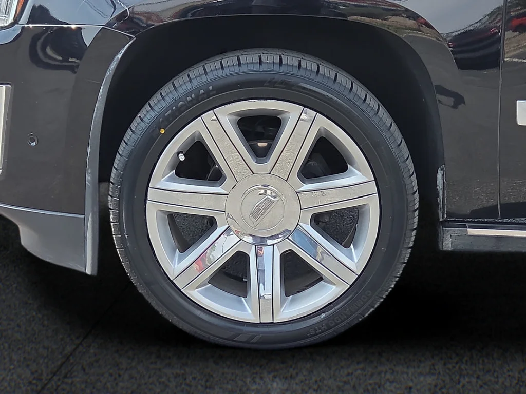 Used 2020 BLACK RAVEN Cadillac Premium Luxury image 8