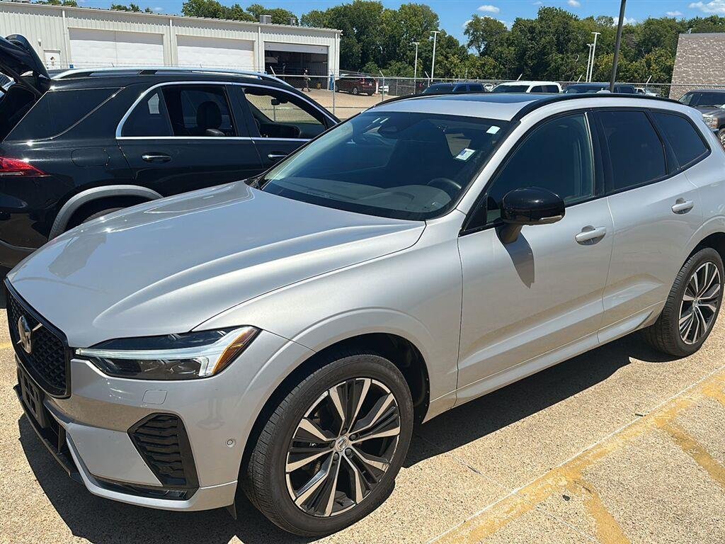 Used 2023 Silver Dawn Metallic Volvo Plus Dark Theme image 1