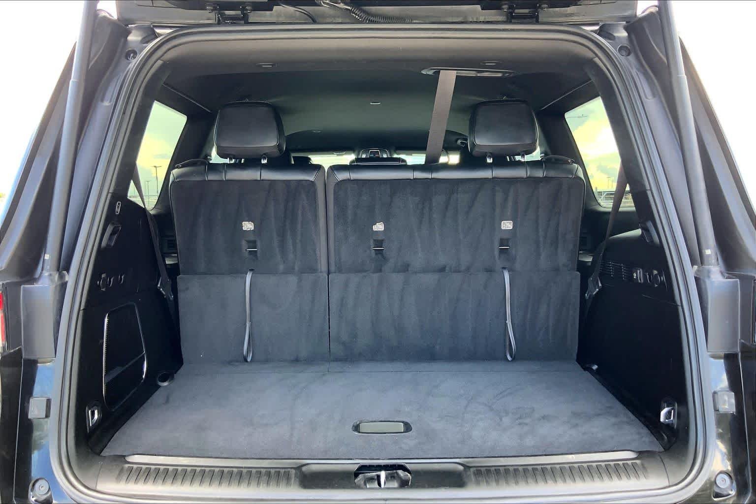Used 2024 Diamond Black Crystal Pearlcoat Jeep Series II image 34