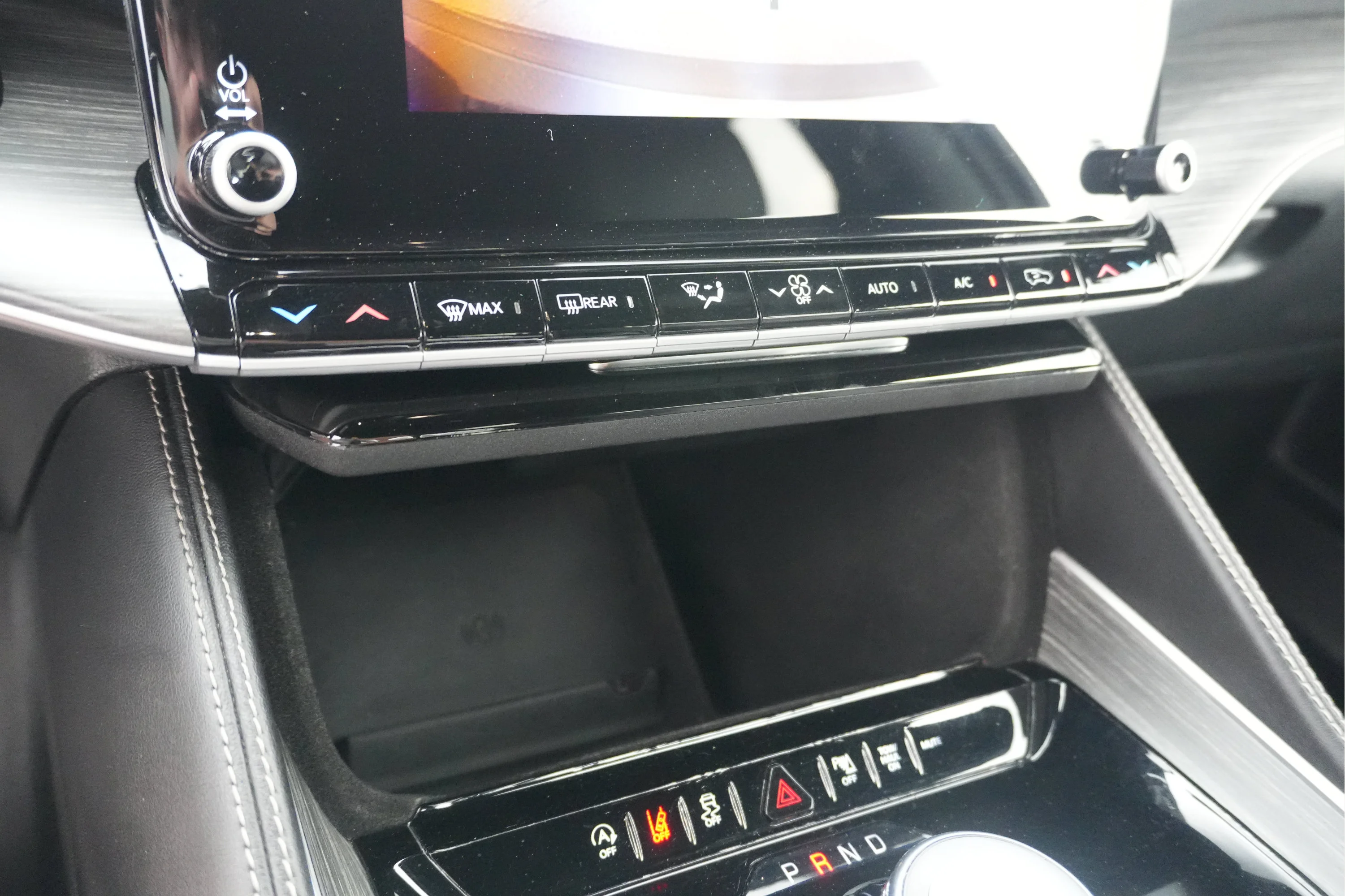 Used 2024 Diamond Black Crystal Pearlcoat Jeep Series II image 32