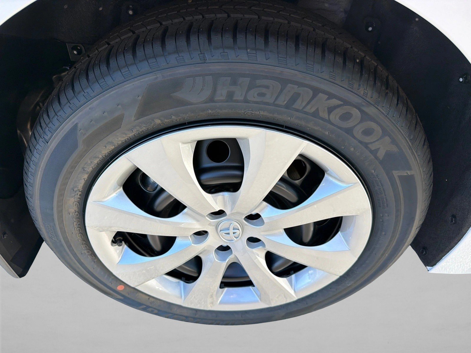 New 2027 Ice Cap Toyota LE image 17