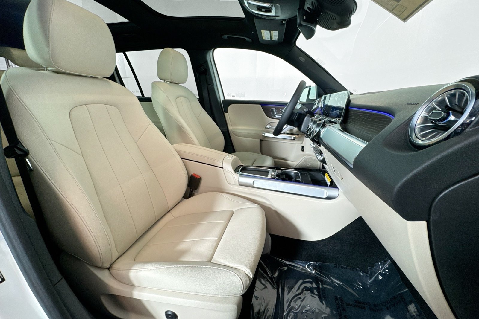 New 2026 Polar White Mercedes-Benz GLB 250 image 26