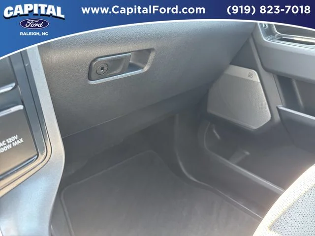 Used 2026 White Ford Lariat image 27