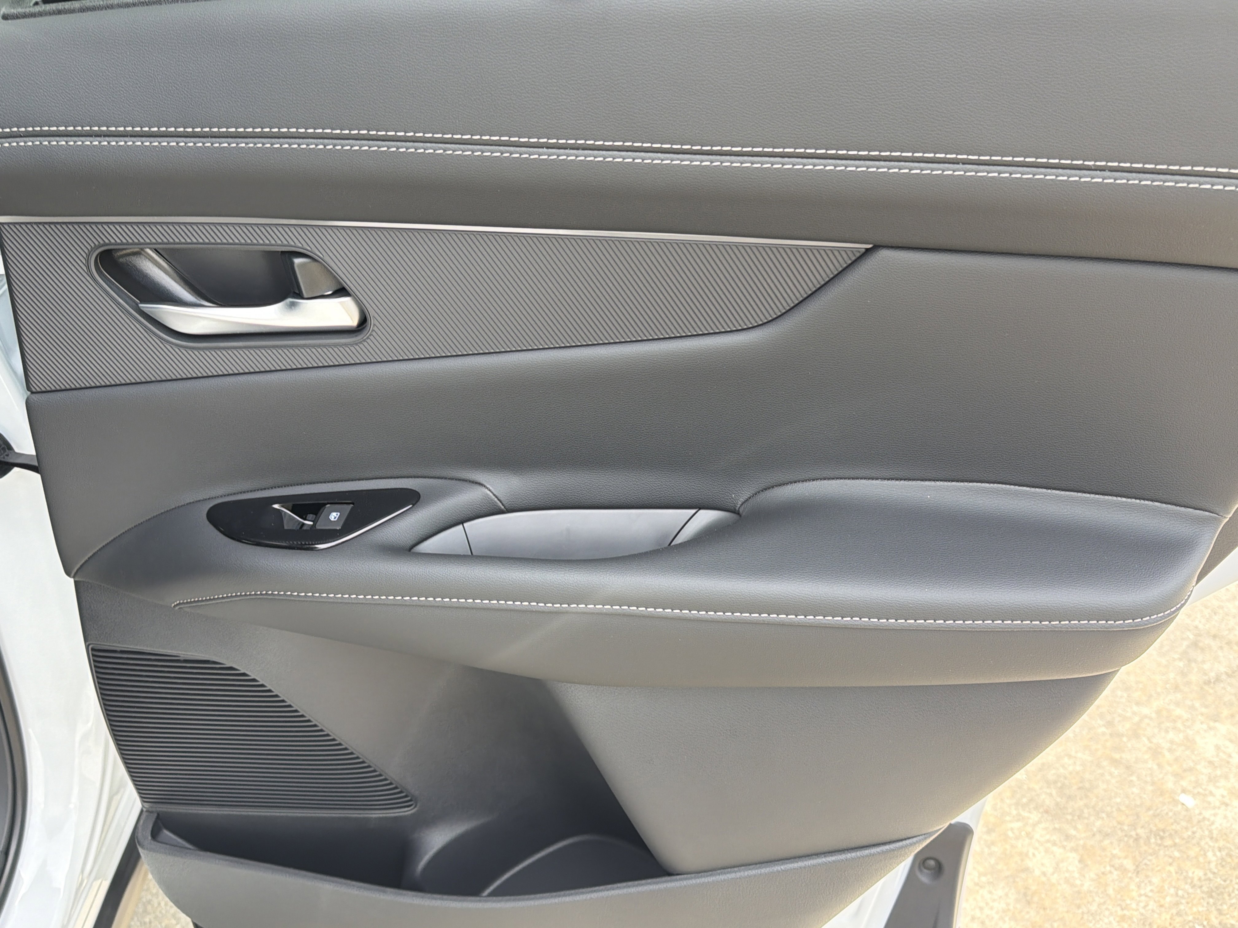 New 2026 Everest White Pearl Tricoat Nissan Platinum image 17