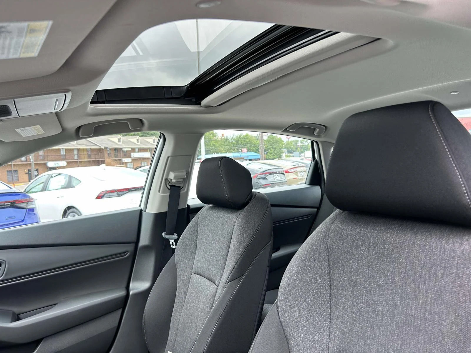 New 2026 Platinum White Pearl Honda SE CVT image 5