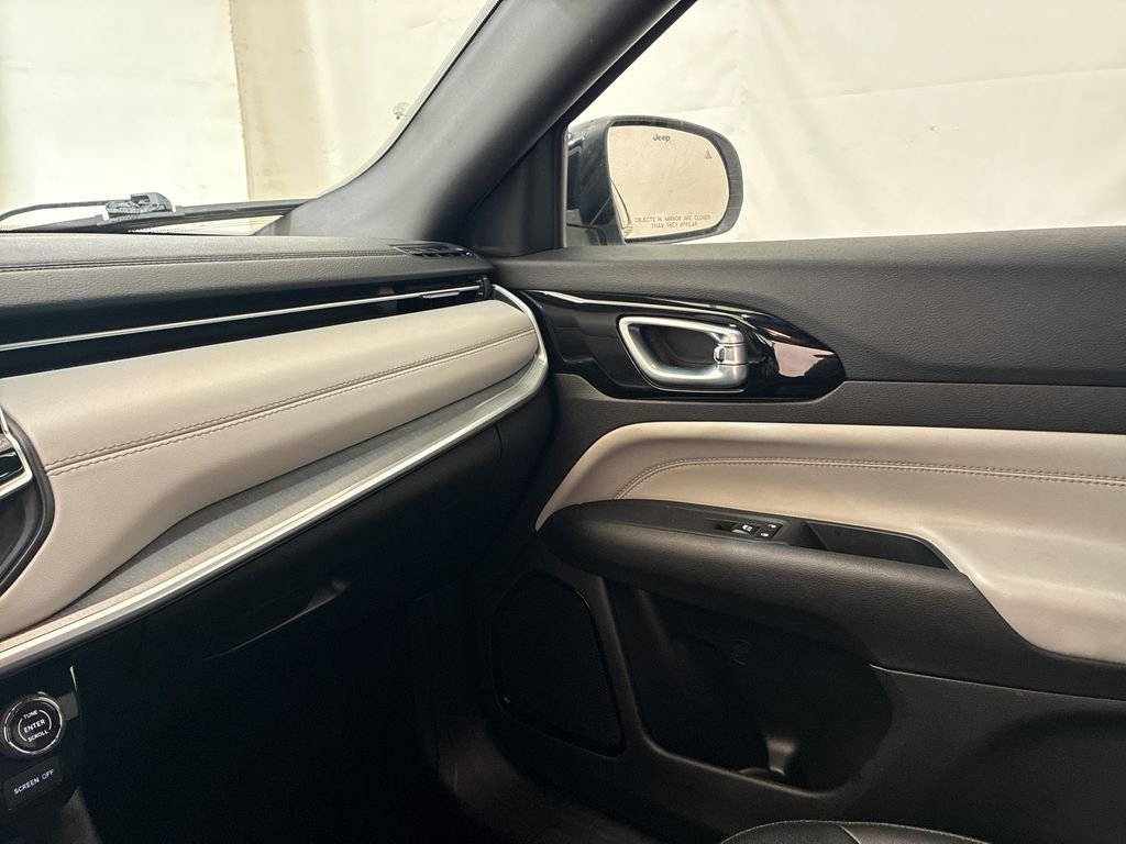 Used 2025 White Jeep Limited image 30