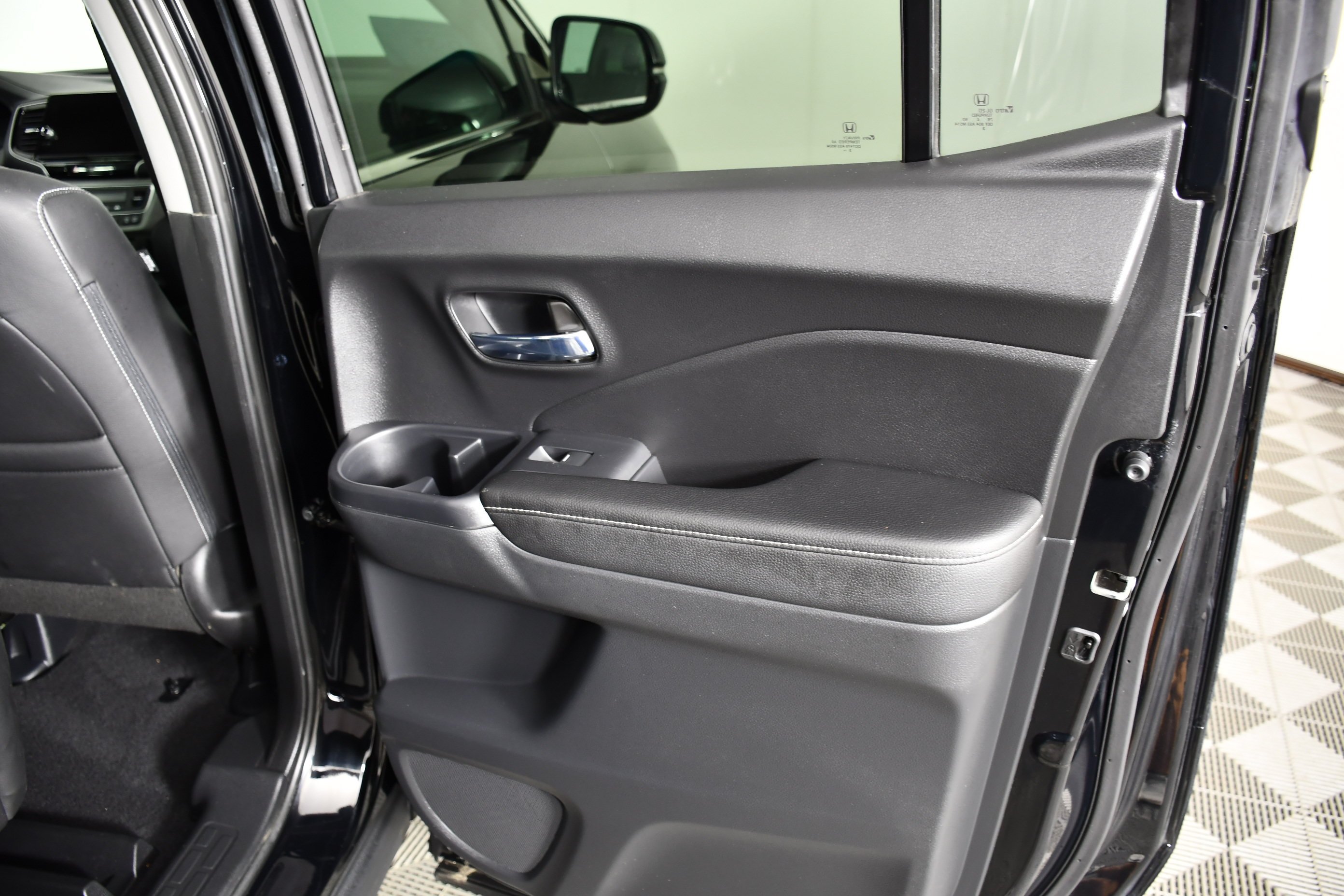 Certified Used 2024 Crystal Black Pearl Honda RTL image 42