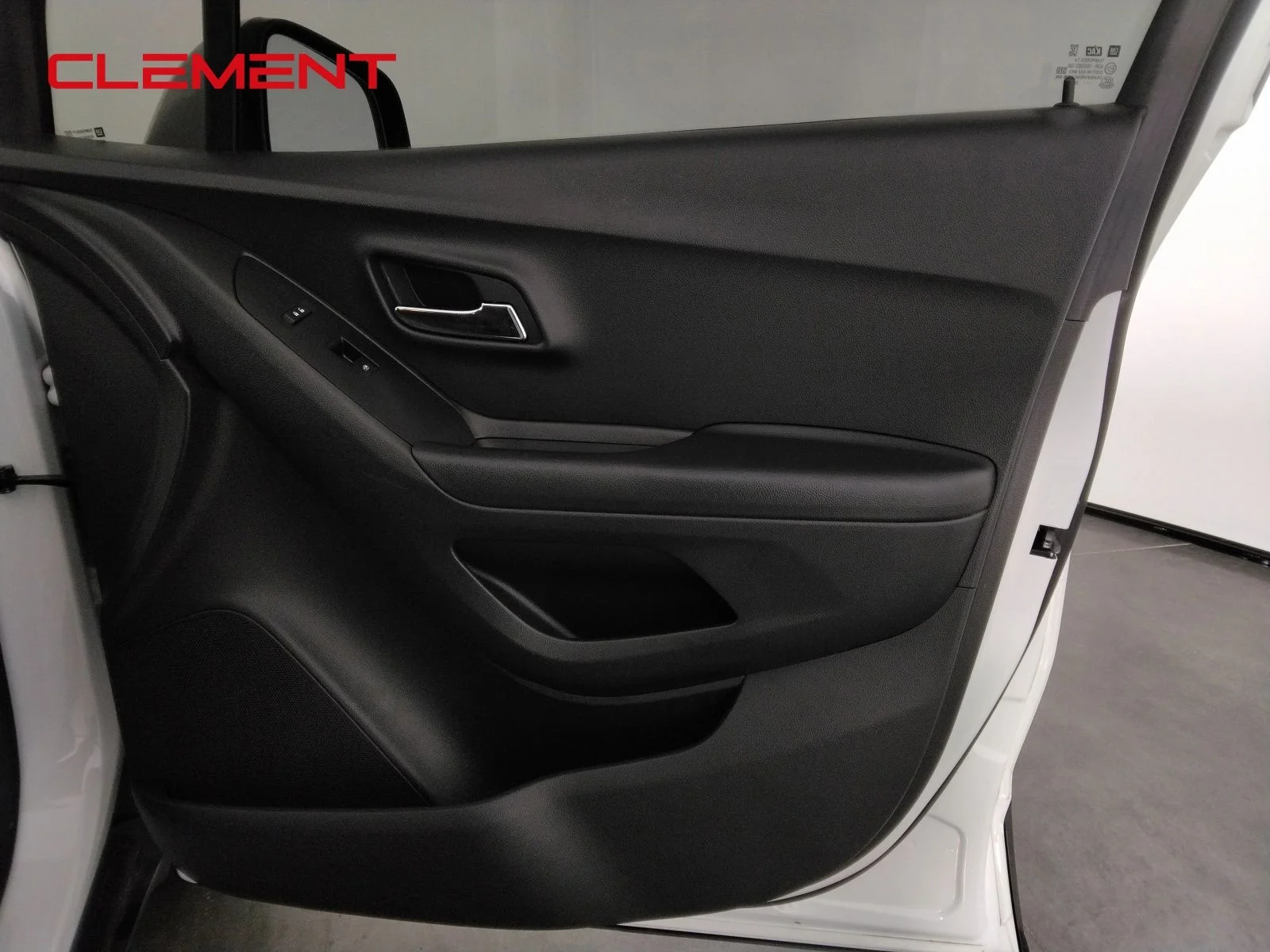 Used 2022 White Chevrolet LS image 31