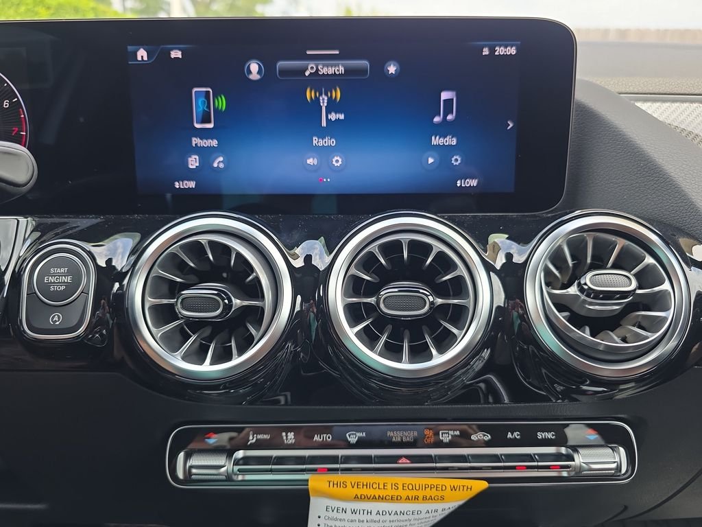 New 2026 White Mercedes-Benz GLA 250 image 23
