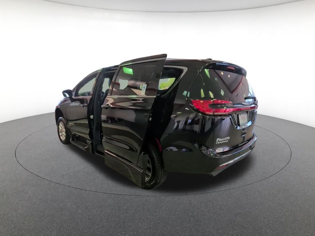Used 2025 Black Chrysler Mobliity- Braunability - XI image 12