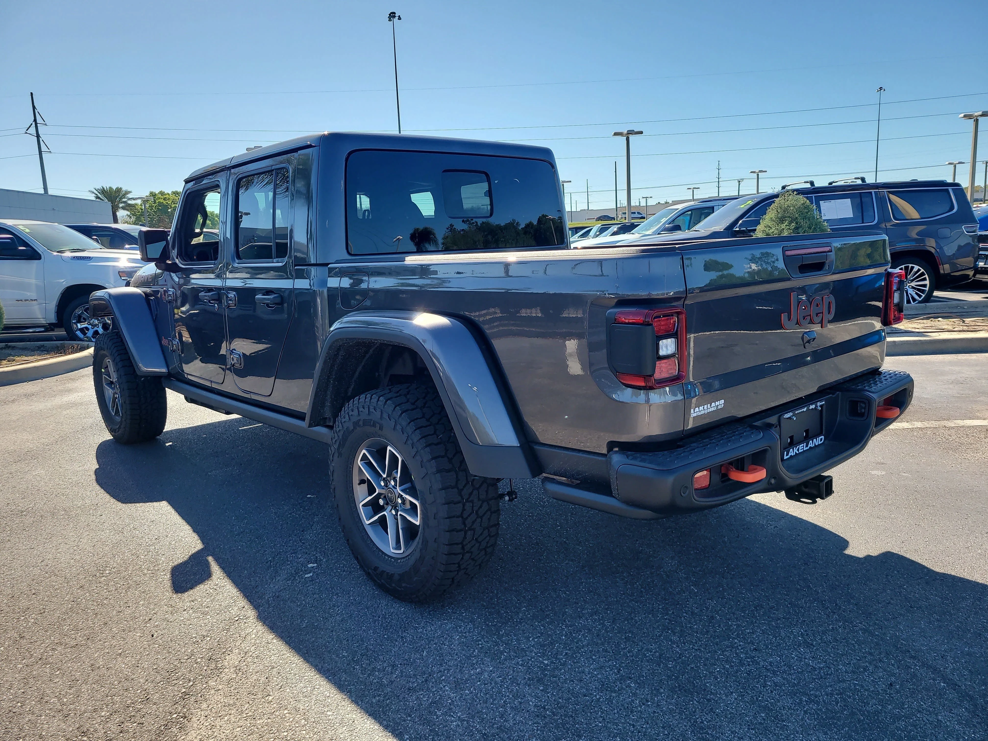 New 2026 Granite Crystal Metallic Clearcoat Jeep Mojave X image 8