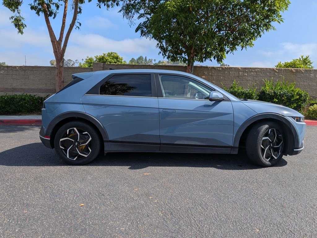 Used 2022 Blue Hyundai SE image 8