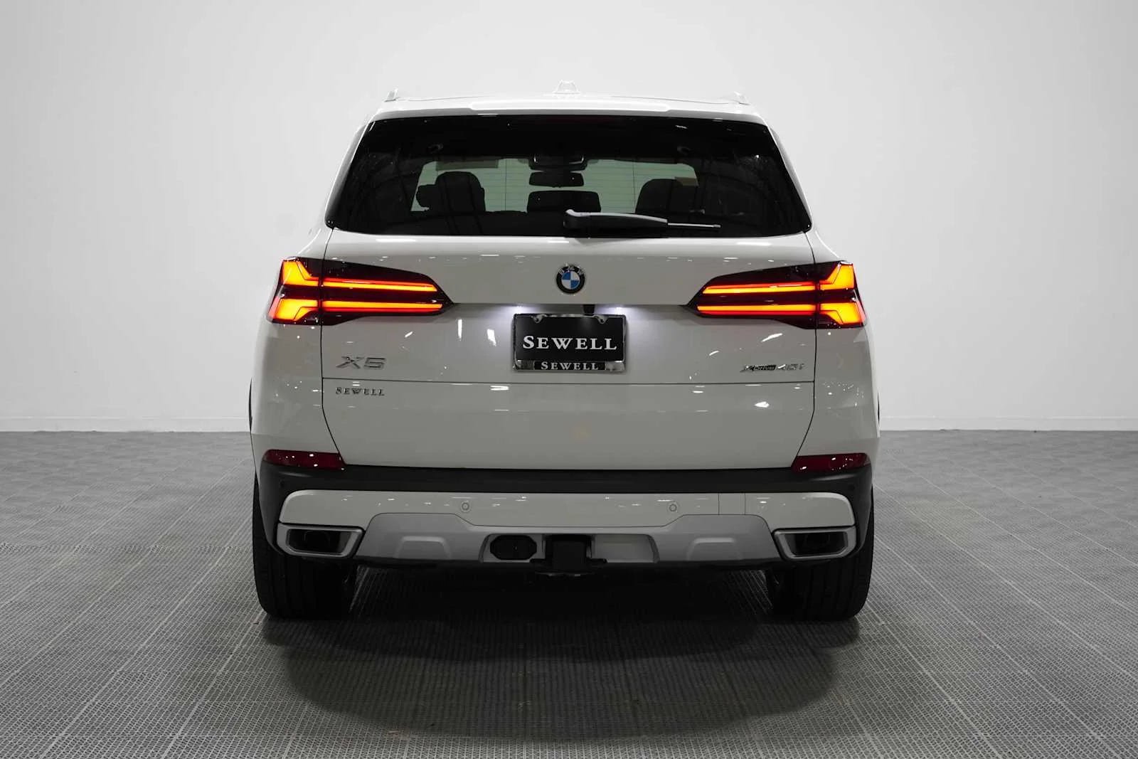 New 2026 Alpine White BMW xDrive40i image 5