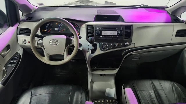 2014 Toyota Sienna L - Photo 15